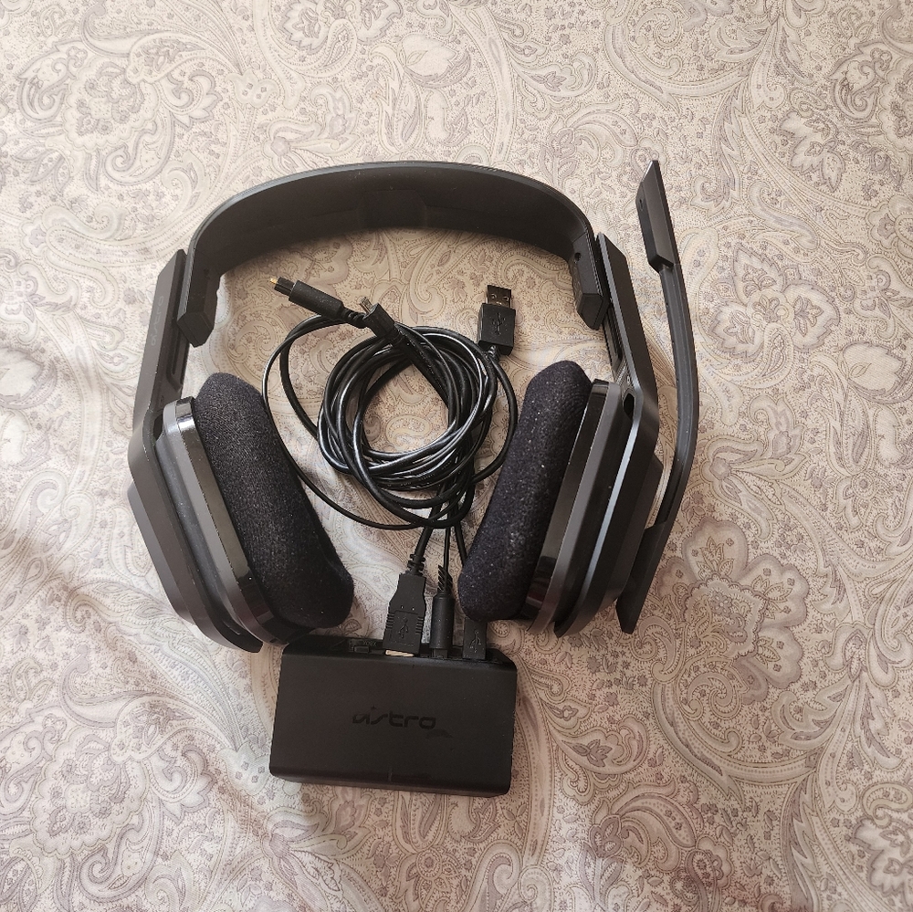 Astro A20 headset